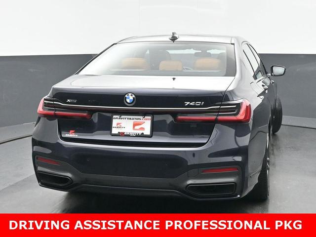 Photo of 2022 Carbon Black Metallic BMW 740