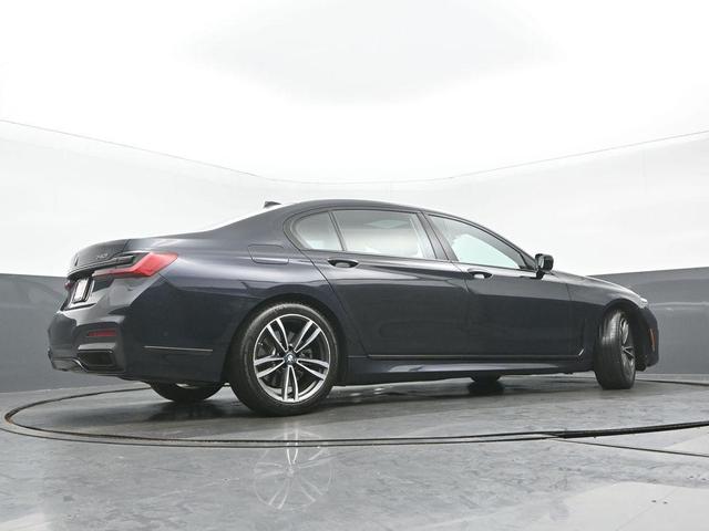 Photo of 2022 Carbon Black Metallic BMW 740