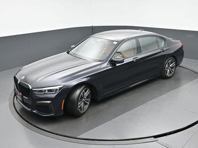 Photo of 2022 Carbon Black Metallic BMW 740