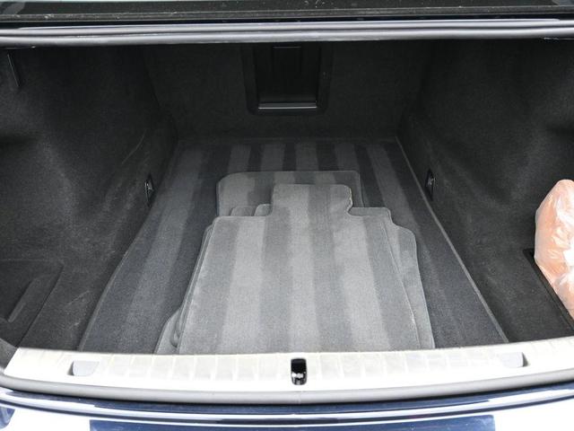 Photo of 2022 Carbon Black Metallic BMW 740