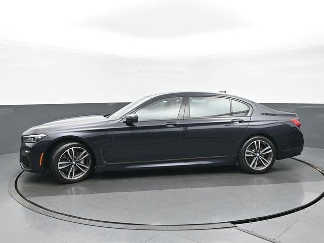 Photo of 2022 Carbon Black Metallic BMW 740