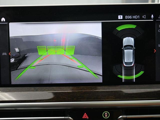 Photo of 2022 Mineral White Metallic BMW X4