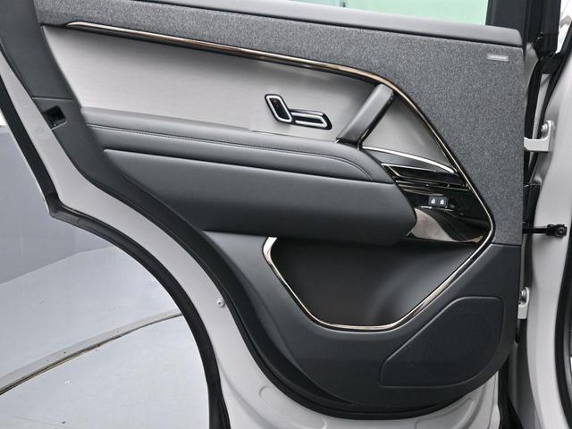Photo of 2024 White Land Rover Range Rover Sport