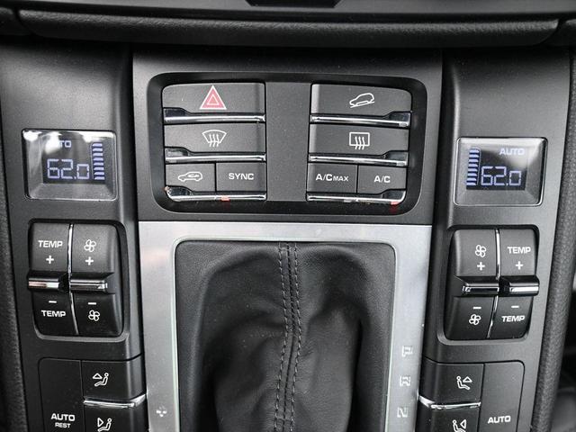 Photo of 2021 Dolomite Silver Metallic Porsche Macan