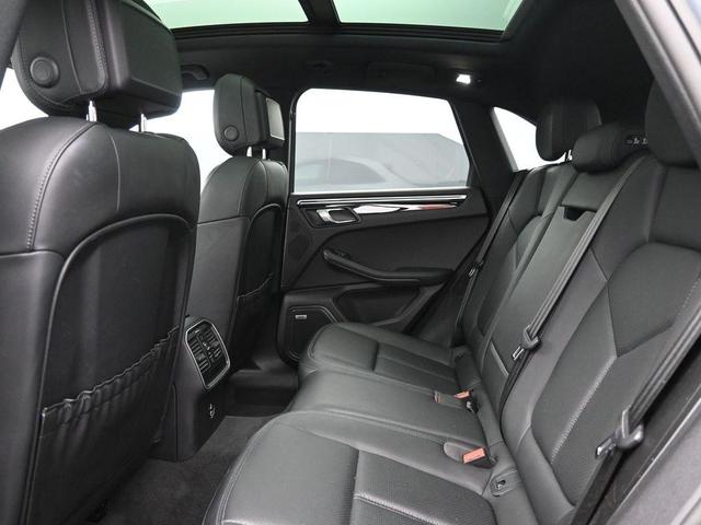 Photo of 2021 Dolomite Silver Metallic Porsche Macan