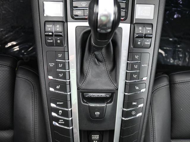 Photo of 2021 Dolomite Silver Metallic Porsche Macan