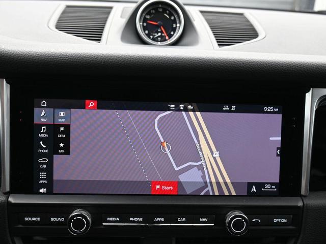 Photo of 2021 Dolomite Silver Metallic Porsche Macan