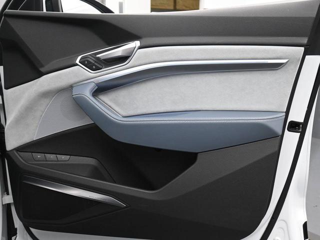 Photo of 2022 Glacier White Audi e-tron Sportback
