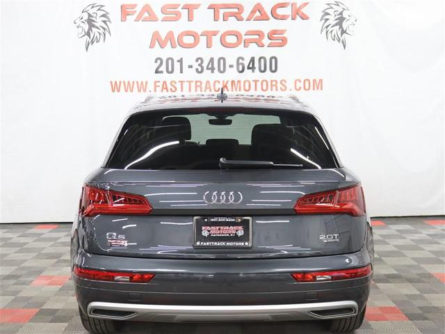Photo of 2018 Manhattan Gray Metallic Audi Q5