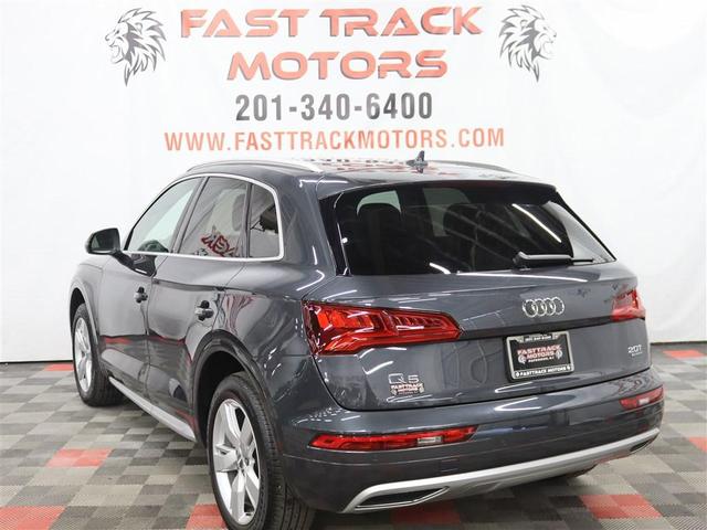 Photo of 2018 Manhattan Gray Metallic Audi Q5