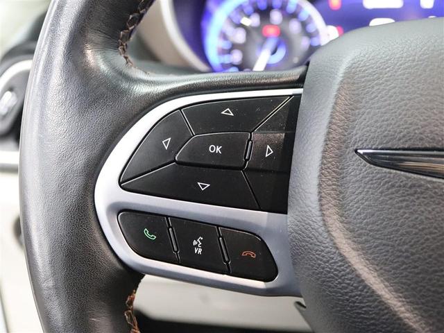 Photo of 2019 Bright White Clearcoat Chrysler Pacifica