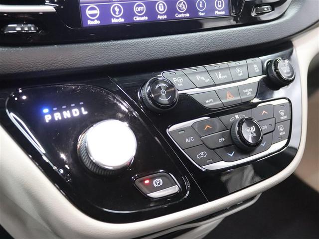 Photo of 2019 Bright White Clearcoat Chrysler Pacifica