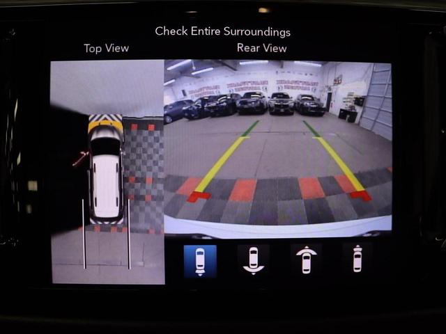 Photo of 2019 Bright White Clearcoat Chrysler Pacifica