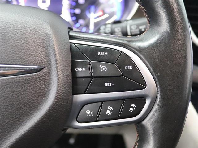 Photo of 2019 Bright White Clearcoat Chrysler Pacifica