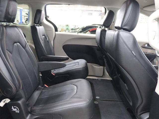 Photo of 2019 Bright White Clearcoat Chrysler Pacifica