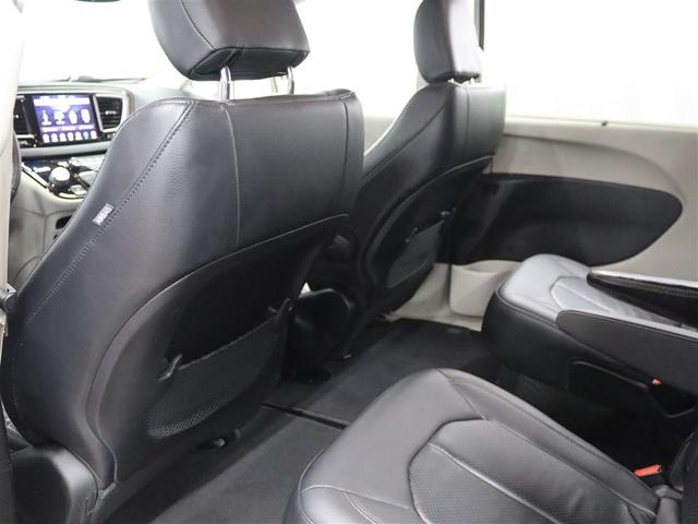 Photo of 2019 Bright White Clearcoat Chrysler Pacifica