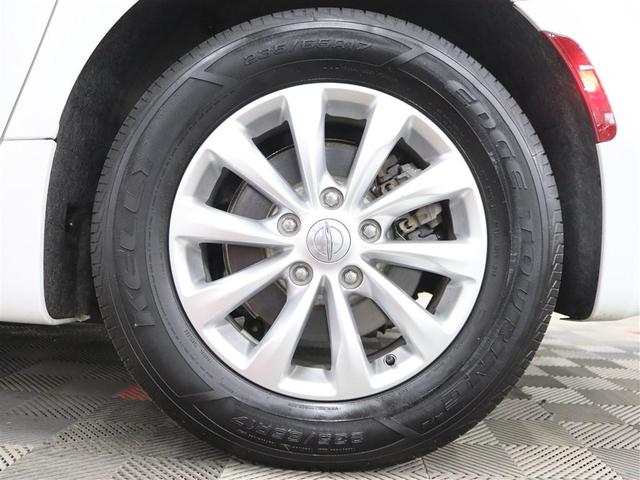 Photo of 2019 Bright White Clearcoat Chrysler Pacifica