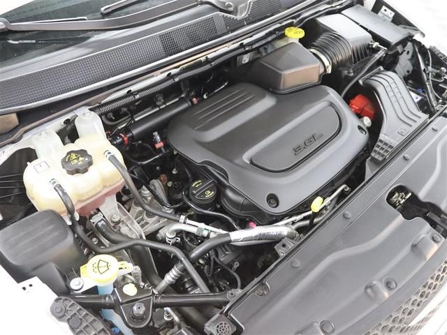 Photo of 2019 Bright White Clearcoat Chrysler Pacifica