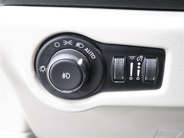 Photo of 2019 Bright White Clearcoat Chrysler Pacifica