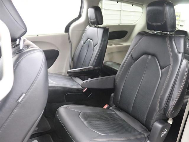 Photo of 2019 Bright White Clearcoat Chrysler Pacifica