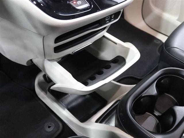 Photo of 2019 Bright White Clearcoat Chrysler Pacifica