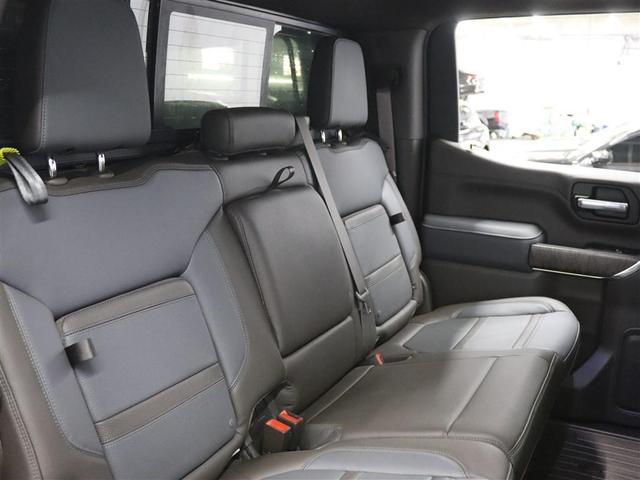 Photo of 2021 White Frost Tricoat GMC Sierra 1500