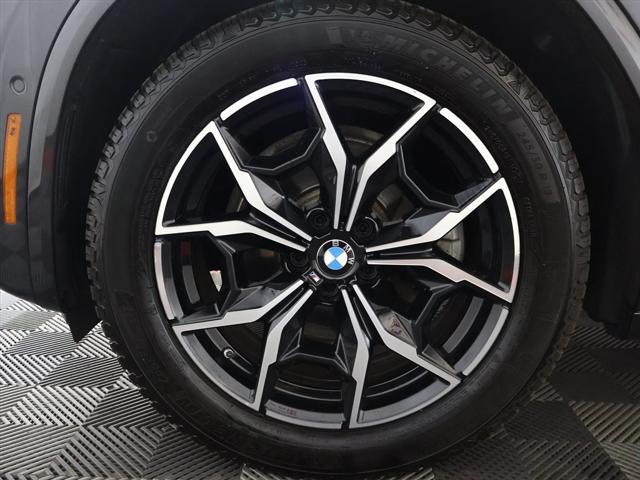 Photo of 2023 GRAY BMW X4