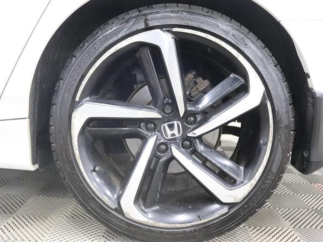 Photo of 2019 Platinum White Pearl Honda Accord
