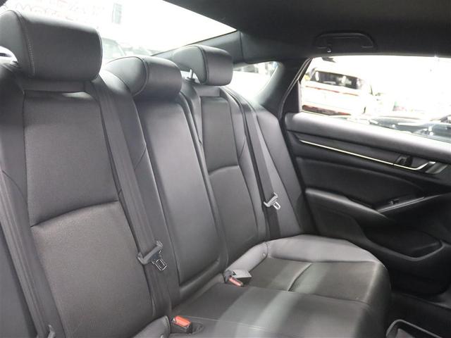 Photo of 2019 Platinum White Pearl Honda Accord
