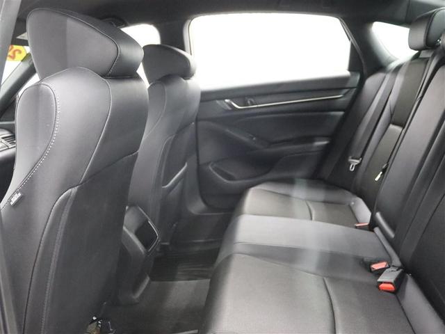 Photo of 2019 Platinum White Pearl Honda Accord