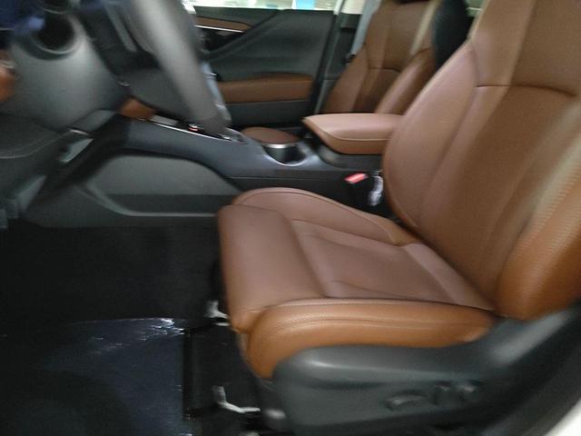 Photo of 2025 White Pearl Subaru Outback