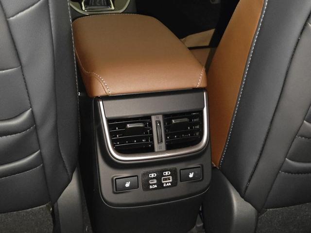 Photo of 2025 White Pearl Subaru Outback