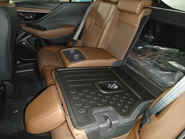 Photo of 2025 White Pearl Subaru Outback