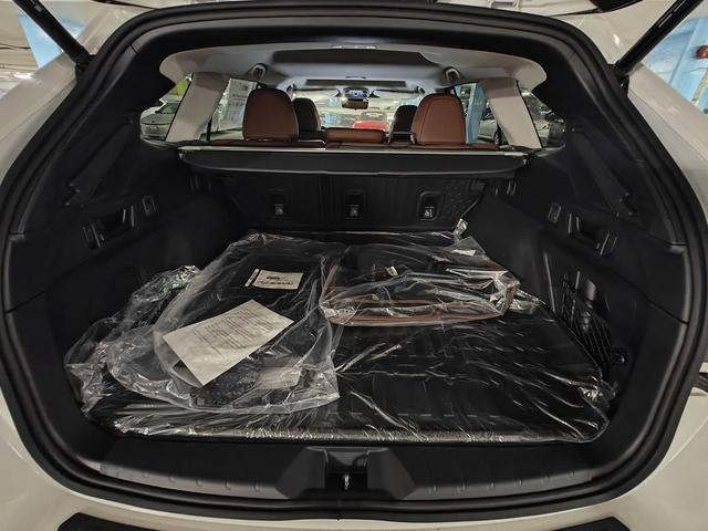 Photo of 2025 White Pearl Subaru Outback