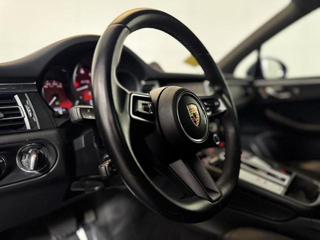 Photo of 2023 Gentian Blue Metallic Porsche Macan