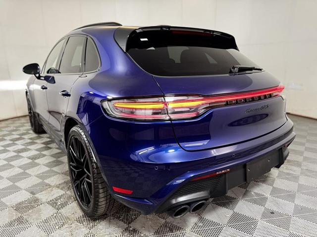 Photo of 2023 Gentian Blue Metallic Porsche Macan