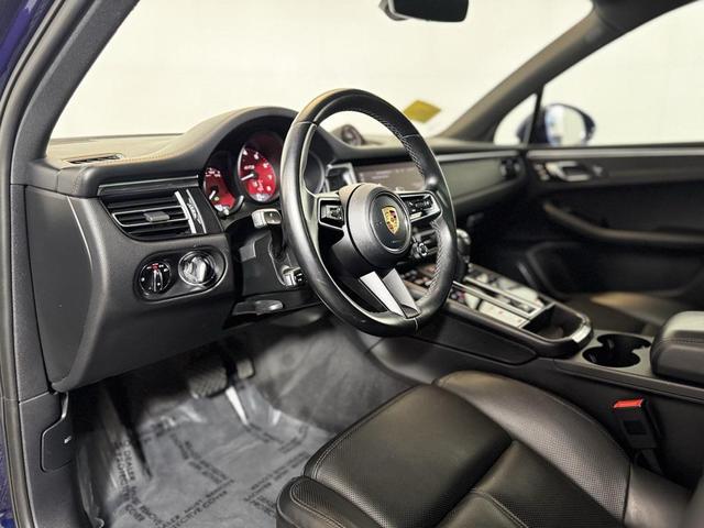 Photo of 2023 Gentian Blue Metallic Porsche Macan