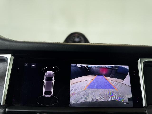 Photo of 2023 Gentian Blue Metallic Porsche Macan