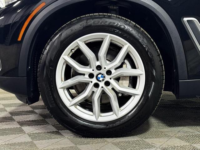 Photo of 2021 Jet Black BMW X5