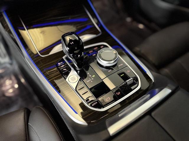 Photo of 2021 Carbon Black Metallic BMW X7