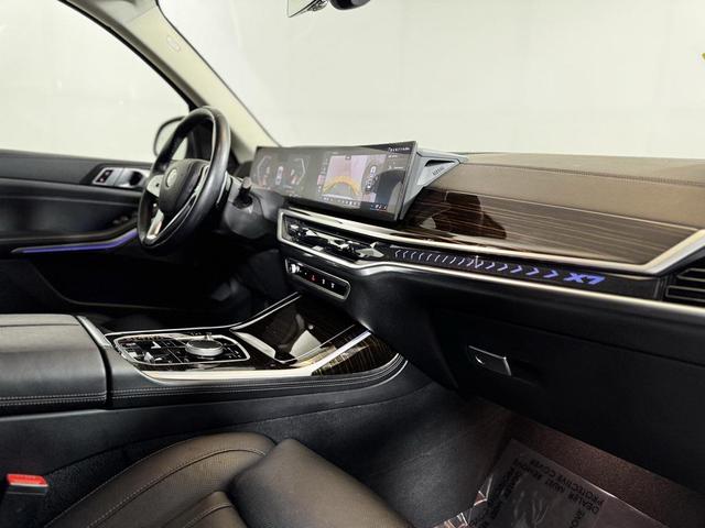 Photo of 2024 Alpine White BMW X7