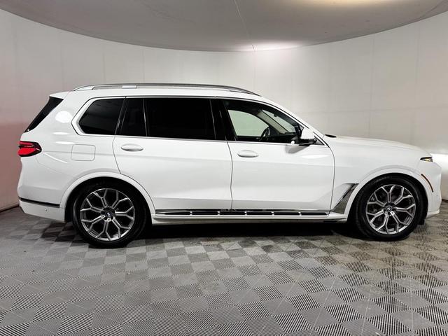 Photo of 2024 Alpine White BMW X7