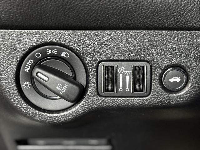 Photo of 2021 White Knuckle Clearcoat Dodge Challenger