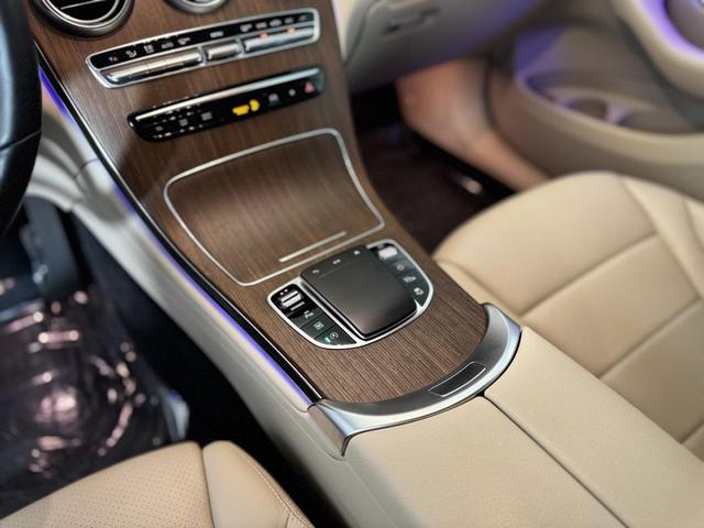 Photo of 2021 Polar White Mercedes-Benz GLC 300