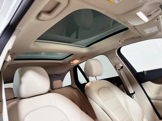 Photo of 2021 Polar White Mercedes-Benz GLC 300