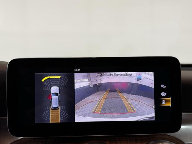 Photo of 2021 Polar White Mercedes-Benz GLC 300