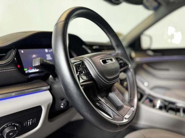 Photo of 2021 Silver Zynith Jeep Grand Cherokee L