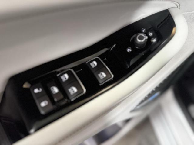 Photo of 2021 Silver Zynith Jeep Grand Cherokee L