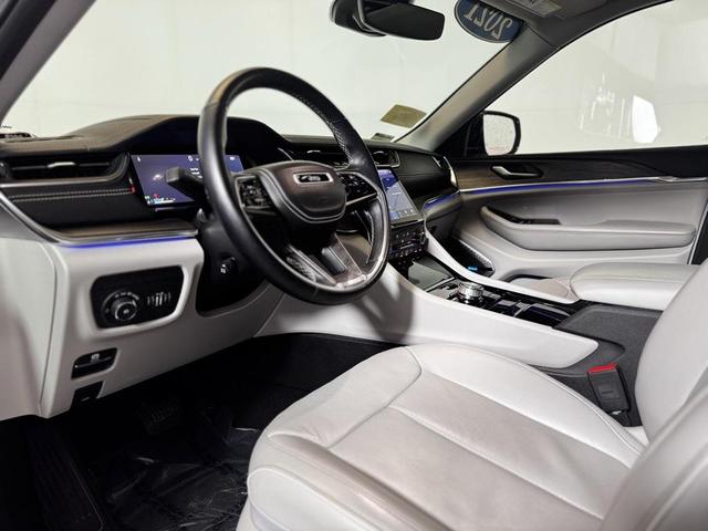 Photo of 2021 Silver Zynith Jeep Grand Cherokee L