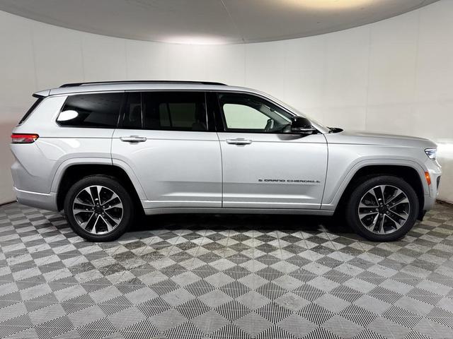 Photo of 2021 Silver Zynith Jeep Grand Cherokee L